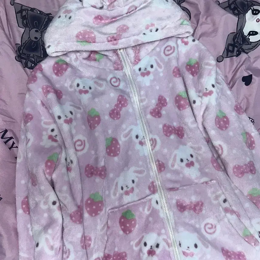[BUNJANG] Sugar bunnies Strawberry Milk Pink Rabbit Fur Hoodie Pajamas / 슈가바니즈 지뢰계 딸기우유 핑크 토끼 털 후드 잠옷