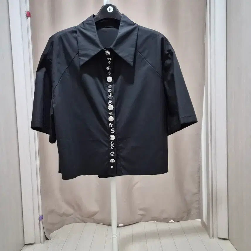 [BUNJANG] Elegant Black Shirt / 고급 블랙 셔츠.새상품