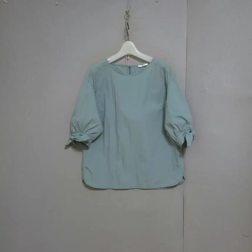 [BUNJANG] BCBG 6-Sleeve Blouse Size 55 / BCBG 6부소매 블라우스 55  n7303