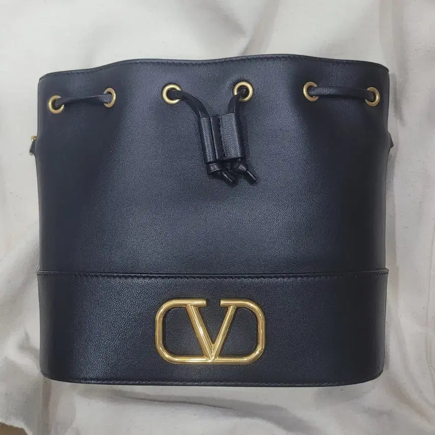 [BUNJANG] Valentino VLogo Chain Bucket Bag Black / 정품 발렌티노 브이로고 체인 버킷백 블랙(이너백,더스트백,박스,택)