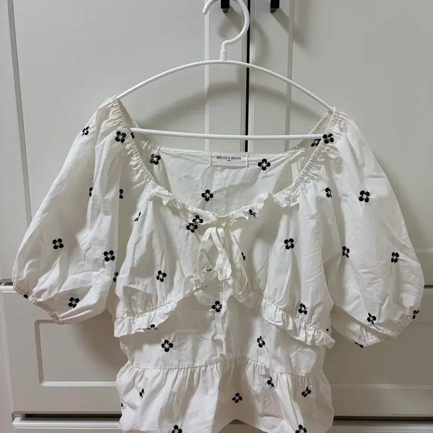 [BUNJANG] Floral Off-Shoulder Blouse / 플라워 오프숄더 블라우스