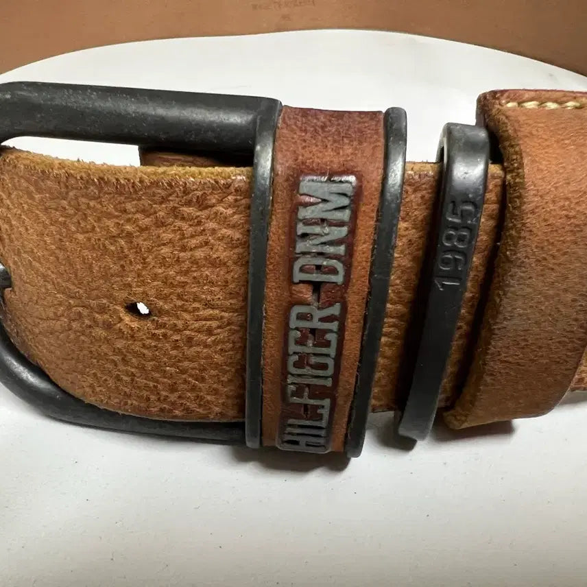 [BUNJANG] Hilfiger Denim 100% Genuine Leather Belt (Romania) / [희귀템] 힐피거 데님(Hilfiger Denim) 100% 소가죽 벨트