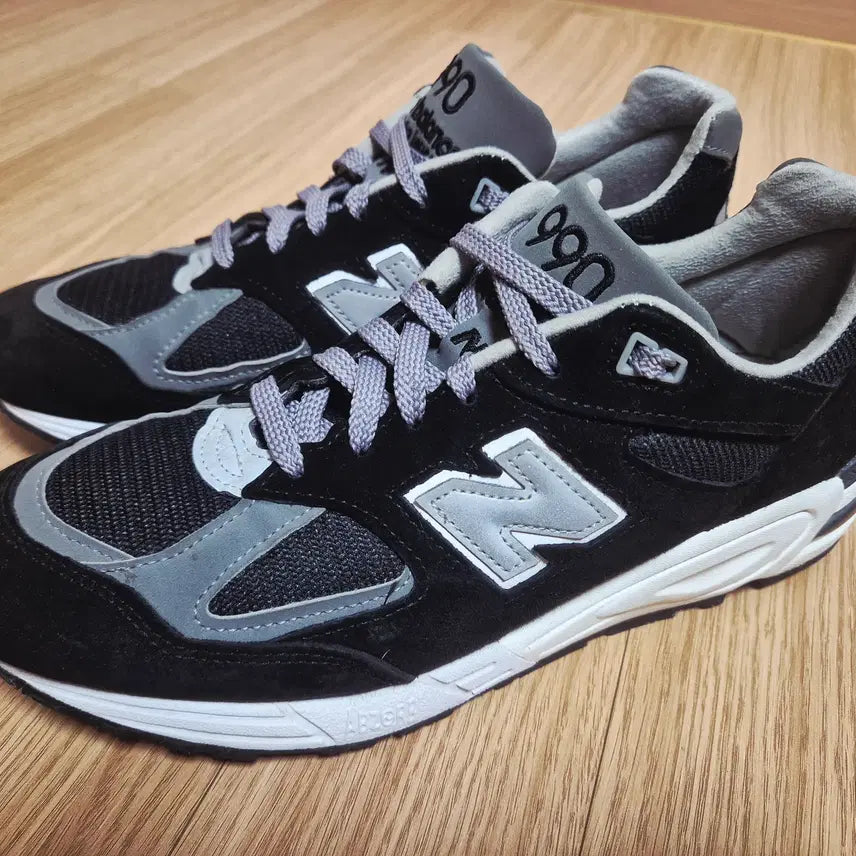 [BUNJANG] New Balance 990v2 Sneakers / 뉴발란스 990V2 270