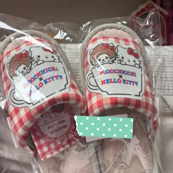 [BUNJANG] Monchhichi x Hello Kitty Checkered Slippers / 몬치치 헬로키티 체크 슬리퍼