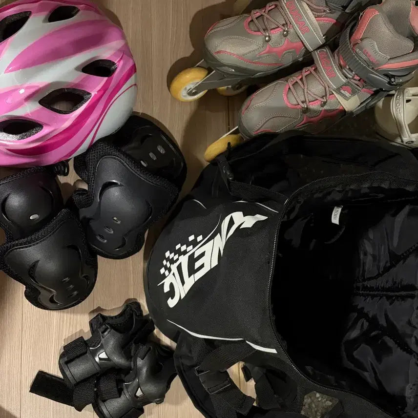 [BUNJANG] Adjustable Inline Skates Set (260mm Max) with Protective Gear and Bag / 여자 인라인 팔아용