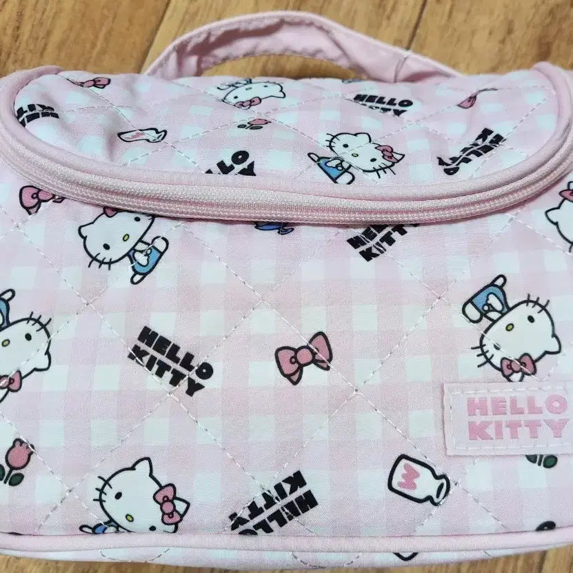 [BUNJANG] Hello Kitty Quilted Pouch / 헬로키티 파우치