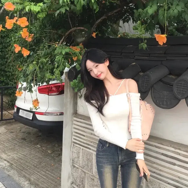 [BUNJANG] Avery Halterneck Off-Shoulder Ribbed Knit Top / 에이블리 홀터넥 오프숄더 골지 니트티