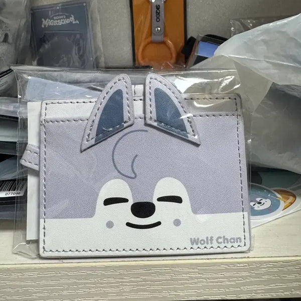 [BUNJANG] Stray Kids Japan Pop-up Your Hero Bang Chan ID Card Holder / 스키즈 일본 팝업 Your Hero 울프찬 ID카드지갑?