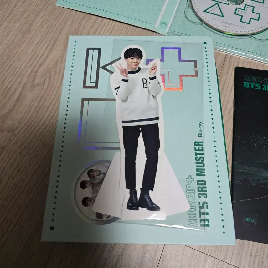 [BUNJANG] BTS SUGA 3rd Muster Blu-ray Full Set with Standee / 방탄 머스터3기 블루레이 윤기 등신대 포함 풀셋양도. BTS SUGA