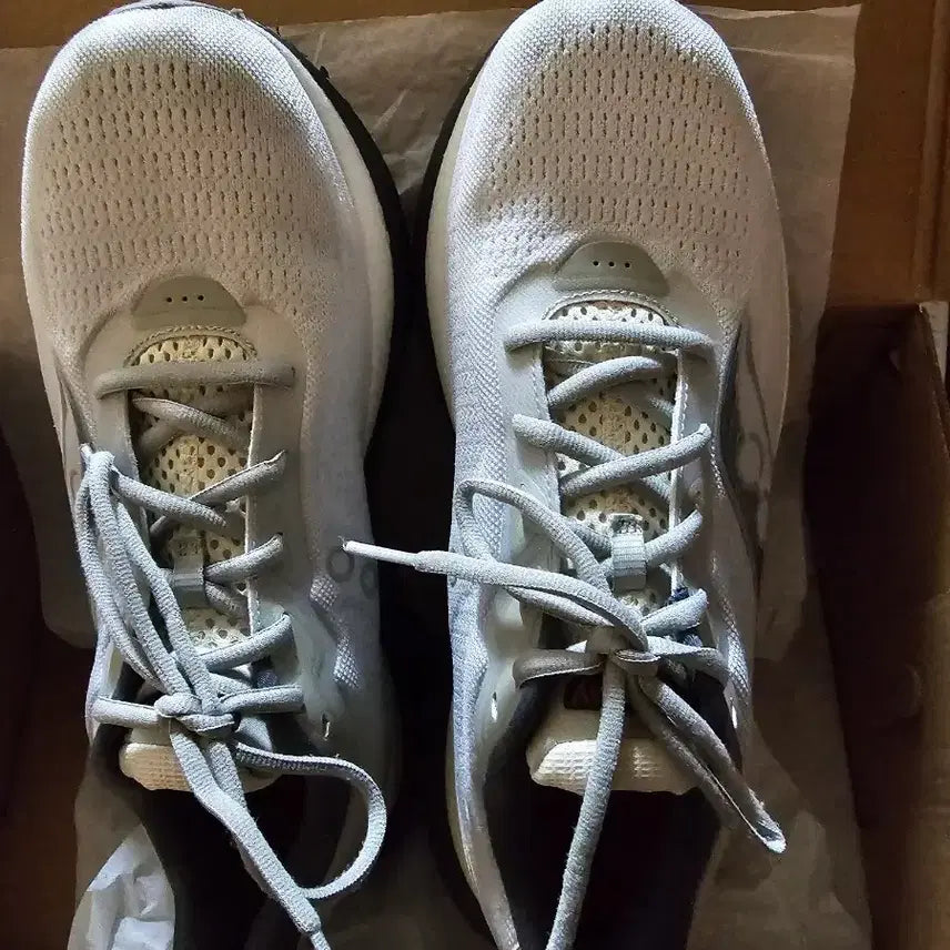 [BUNJANG] Saucony Triumph 23 Running Shoes (280mm) / 써코니 트라이엄프23 280mm 팔아요