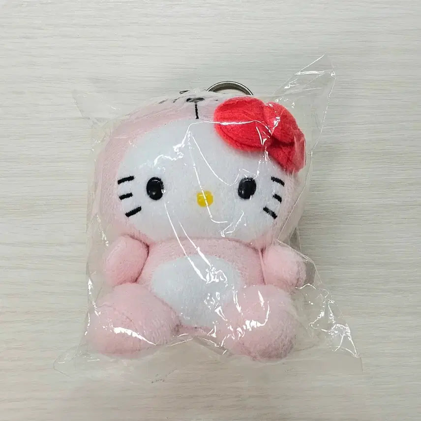 [BUNJANG] Sanrio Hello Kitty 50th Anniversary Australia Exclusive Kangaroo Mascot Keychain / 산리오 헬로키티 50주년 호주 한정 캥거루 키티 인형 마스코트 키링