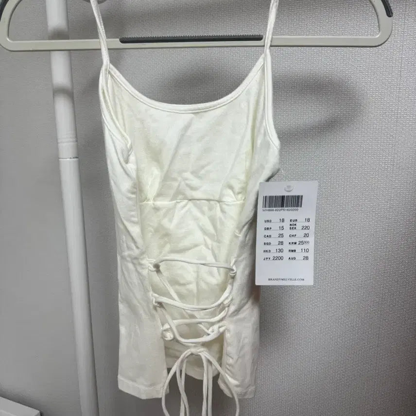 [BUNJANG] Brandy Melville Ribbed Cropped Tank Top / 브랜디멜빌 나시 새상품 (택ㅇ)