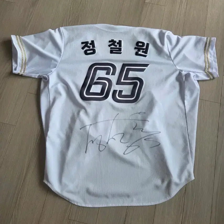 [BUNJANG] Lotte Military Uniform Jeong Cheol-won Signed / 롯데 밀리터리 유니폼 새상품