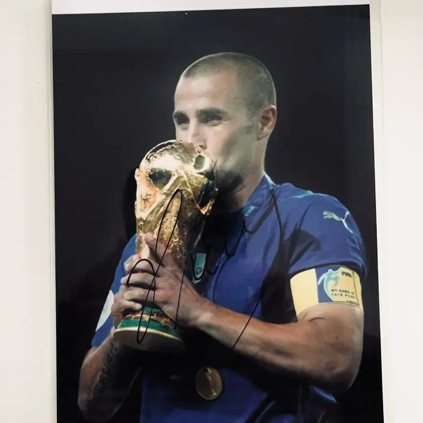 [BUNJANG] Fabio Cannavaro Autographed Framed Photo / 이탈리아 레전드 칸나바로 친필싸인 액자