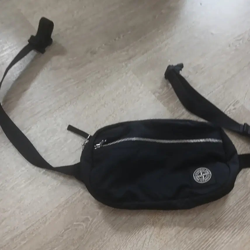 [BUNJANG] Stone Island Nylon Hip Bag Belt Bag Sling Bag Shoulder Bag / 새상품급 스톤아일랜드 나일론 힙백 벨트백 슬링백 숄더백 가방