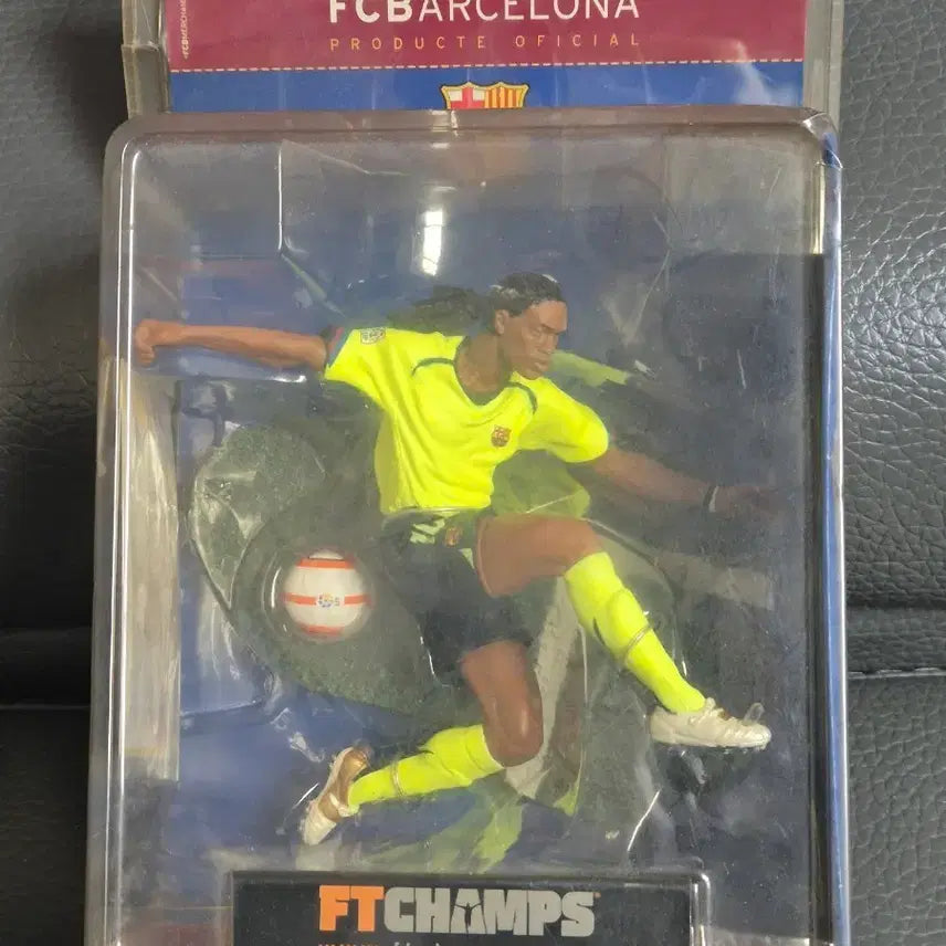 [BUNJANG] FC Barcelona Ronaldinho Action Figure - Vintage / FC바르셀로나 호나우지뉴 액션 피규어 근대사 빈티지