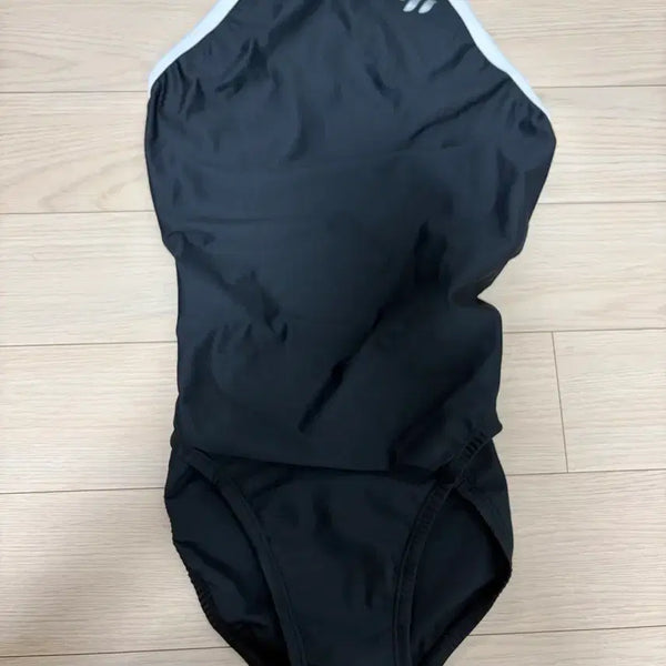 [BUNJANG] Swayve Serenity Swimsuit Size S (Black, Deep Green) / 스웨이브 세레니티 수영복 S사이즈 (블랙, 딥그린)