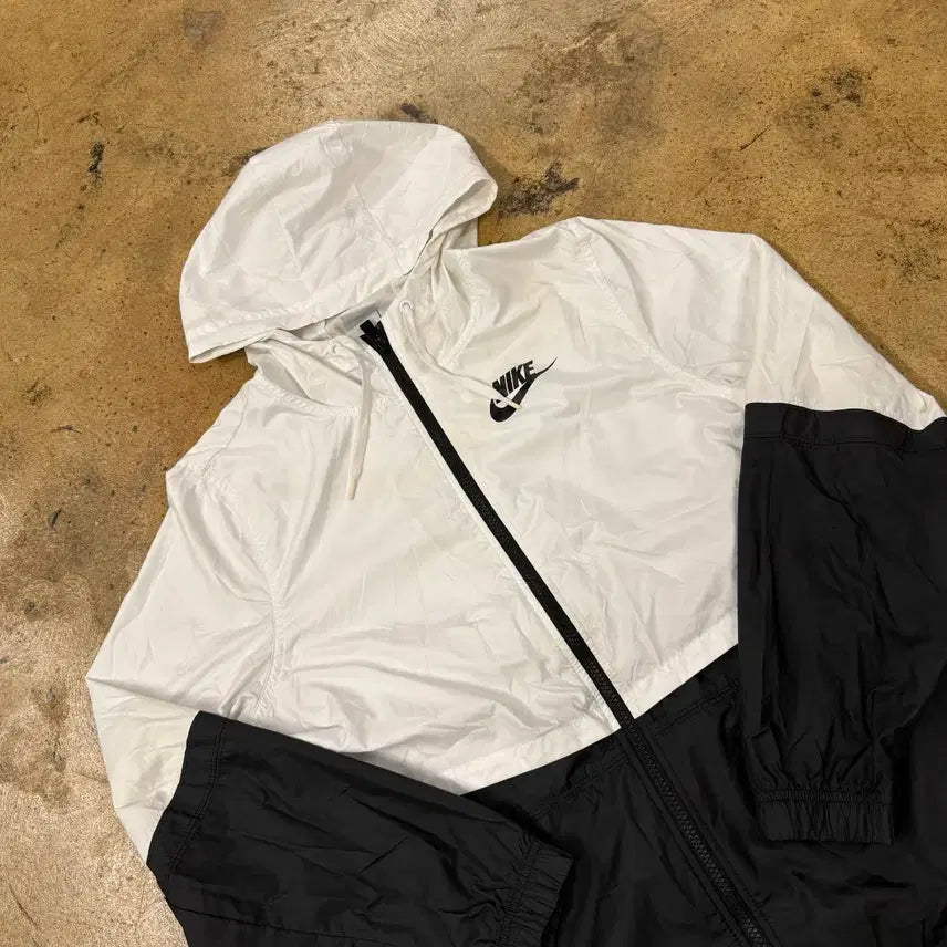 [BUNJANG] Nike Windbreaker White/Black / [정품/S] 나이키 바람막이 흰검