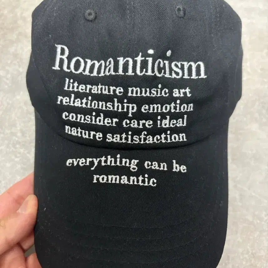 [BUNJANG] Black Romanticism Embroidery Ball Cap / 블랙 로맨티시즘 자수 볼캡
