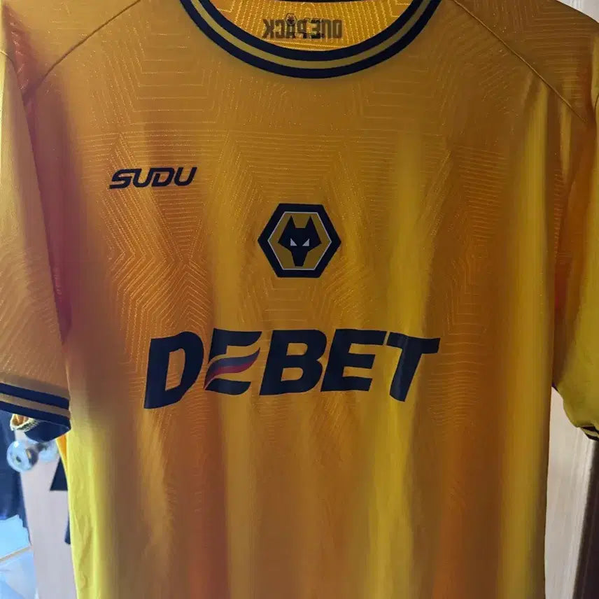 [BUNJANG] Wolverhampton Wanderers 2024-25 Official Home Football Jersey (XL) / 정품울버햄튼 홈 유니폼 24-25 판매