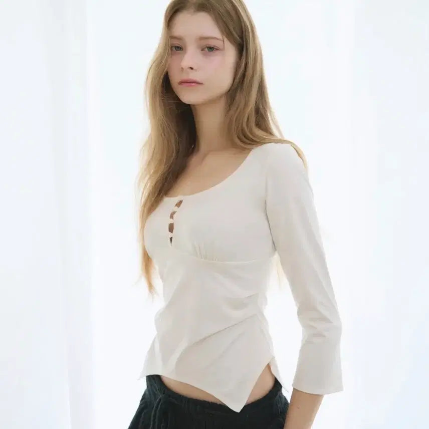 [BUNJANG] Raise Me Up Arin Silky Slim Top [IVORY] M Size / (택포) 레이즈미야 아린 실키 슬림 탑 [IVORY] m사이즈
