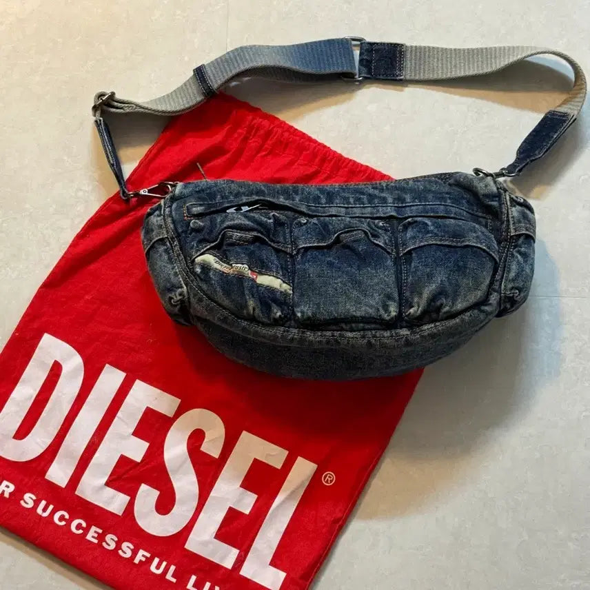 [BUNJANG] Diesel Multi-Pocket Denim Shoulder Bag (Rare Blue Wash) / 디젤 멀티포켓 데님 숄더백 새상품 (호주 구매 / 희귀 블루 컬러)