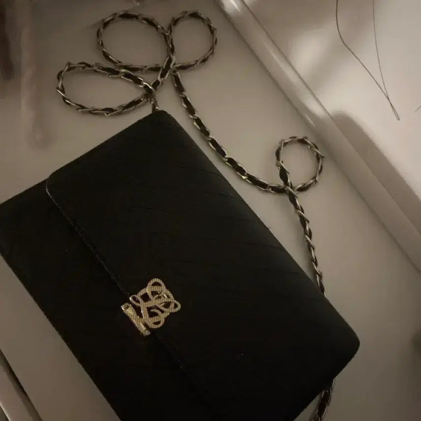 [BUNJANG] Louis Quatorze Chain Crossbody Bag / 루이까또즈 체인 가방