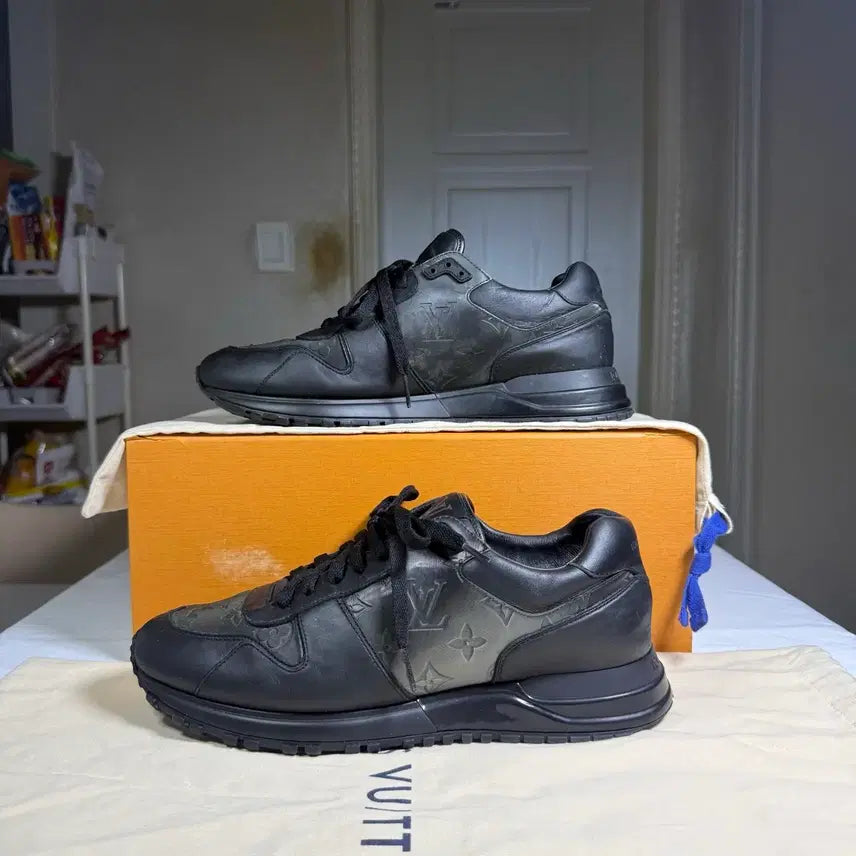 [BUNJANG] Louis Vuitton Monogram Runaway Sneakers Black Size 7 / [7사이즈,21SS]루이비통 모노그램 런어웨이 스니커즈 블랙
