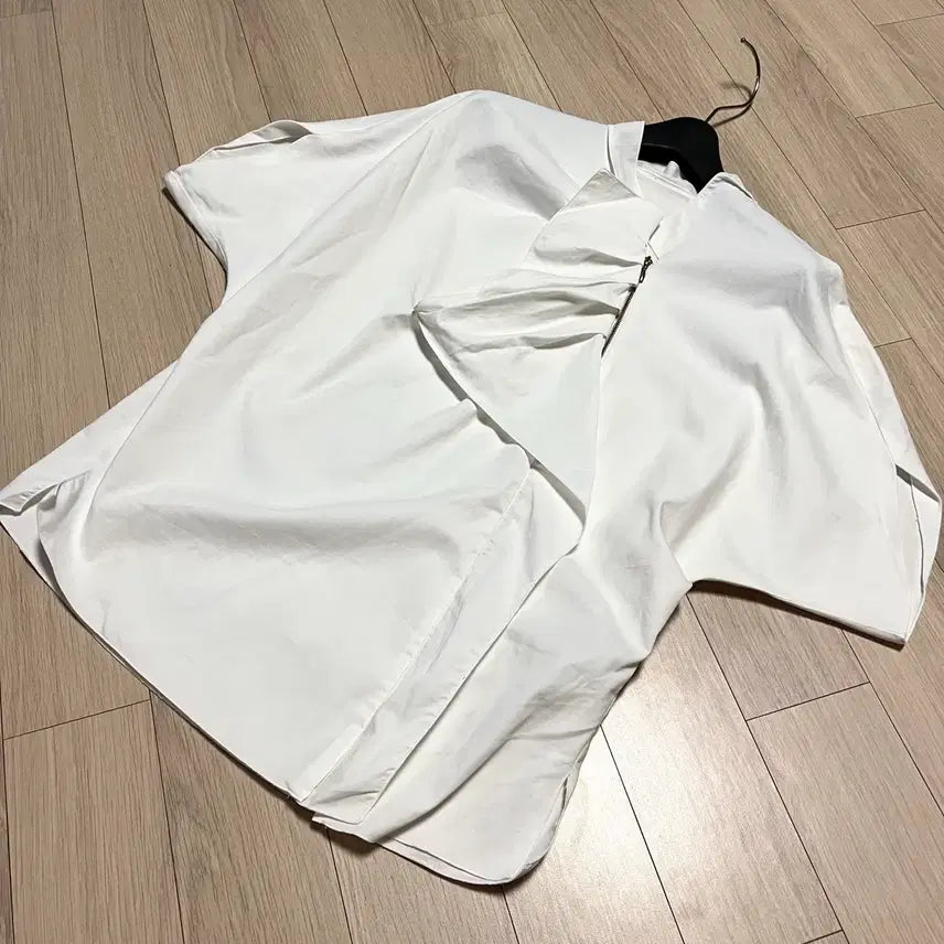 [BUNJANG] Jeppyong Summer Ruffle Short Sleeve Zip-Up Blouse / 제평 스팅거 바스락 러플 반팔 집업 블라우스 가오리 프릴 화이트흰색여름
