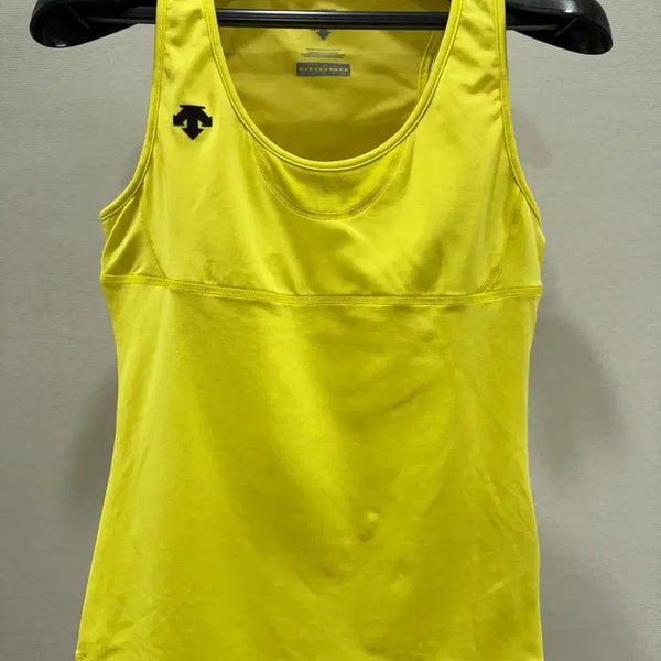 [BUNJANG] Descente Women's Sleeveless Sports T-Shirt Size M / 데상트 여성 스포츠 민소매 티셔츠 90사이즈