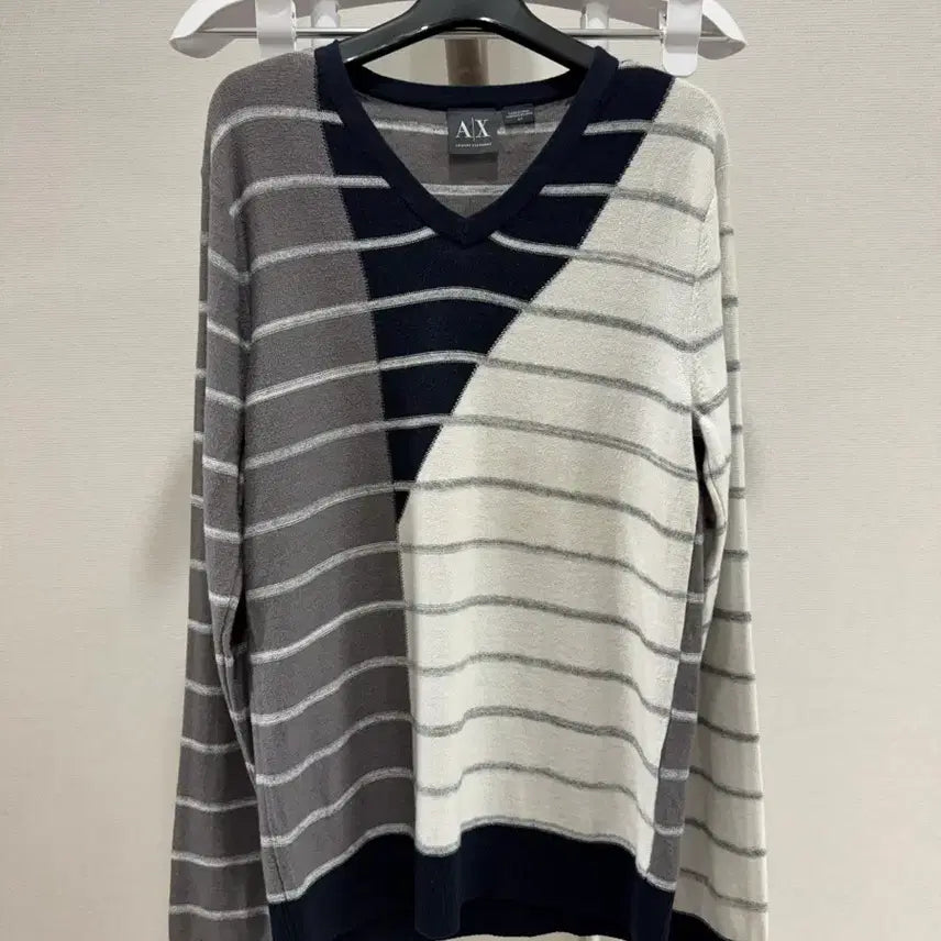 [BUNJANG] Giorgio Armani Exchange Women's V-Neck Striped Knit Sweater (Size S) / 아르마니익스체인지 여성 니트 S사이즈