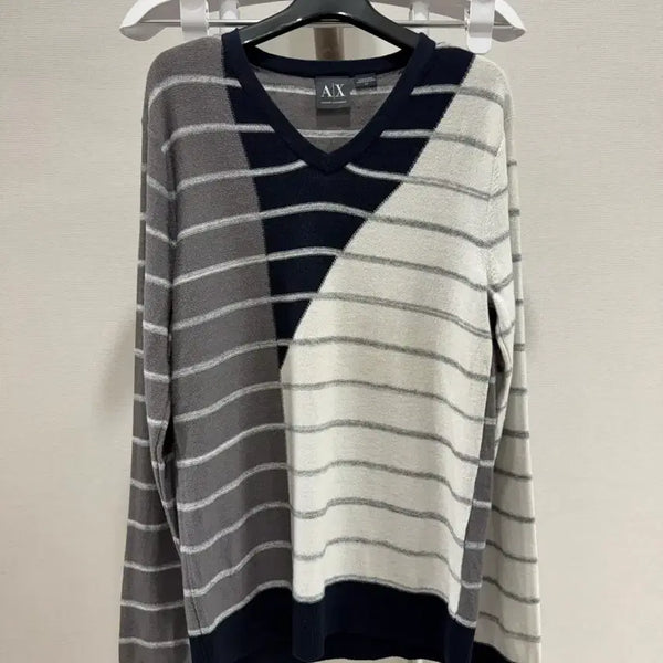 [BUNJANG] Giorgio Armani Exchange Women's V-Neck Striped Knit Sweater (Size S) / 아르마니익스체인지 여성 니트 S사이즈