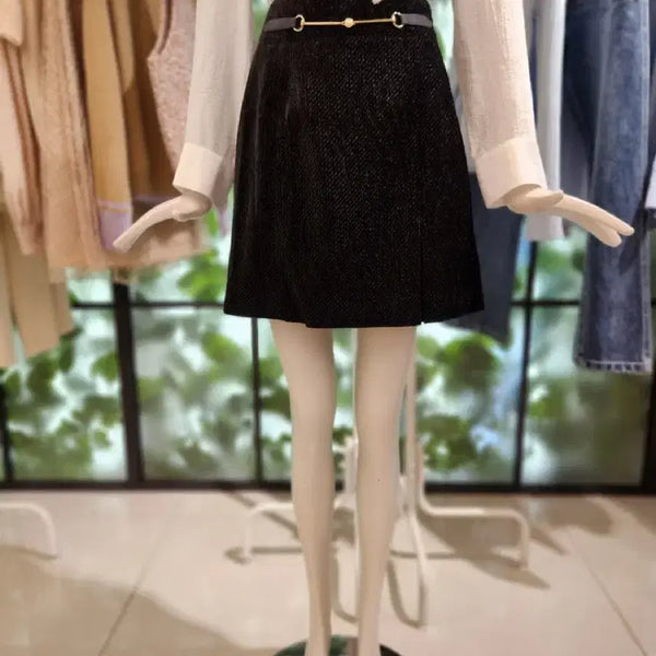 [BUNJANG] DEWL Metal Velvet Mini Skirt with Buckle Detail (Size 55) / 듀엘 DEWL 비조 장식 메탈 벨벳 미니스커트 55