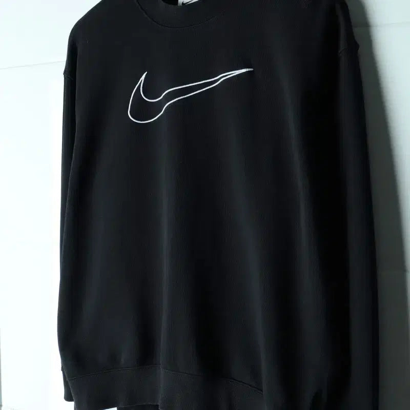 [BUNJANG] Nike Big Swoosh Sweatshirt Black / W(M) 나이키 맨투맨 티셔츠 빅스우시 블랙 올드스쿨-H34432