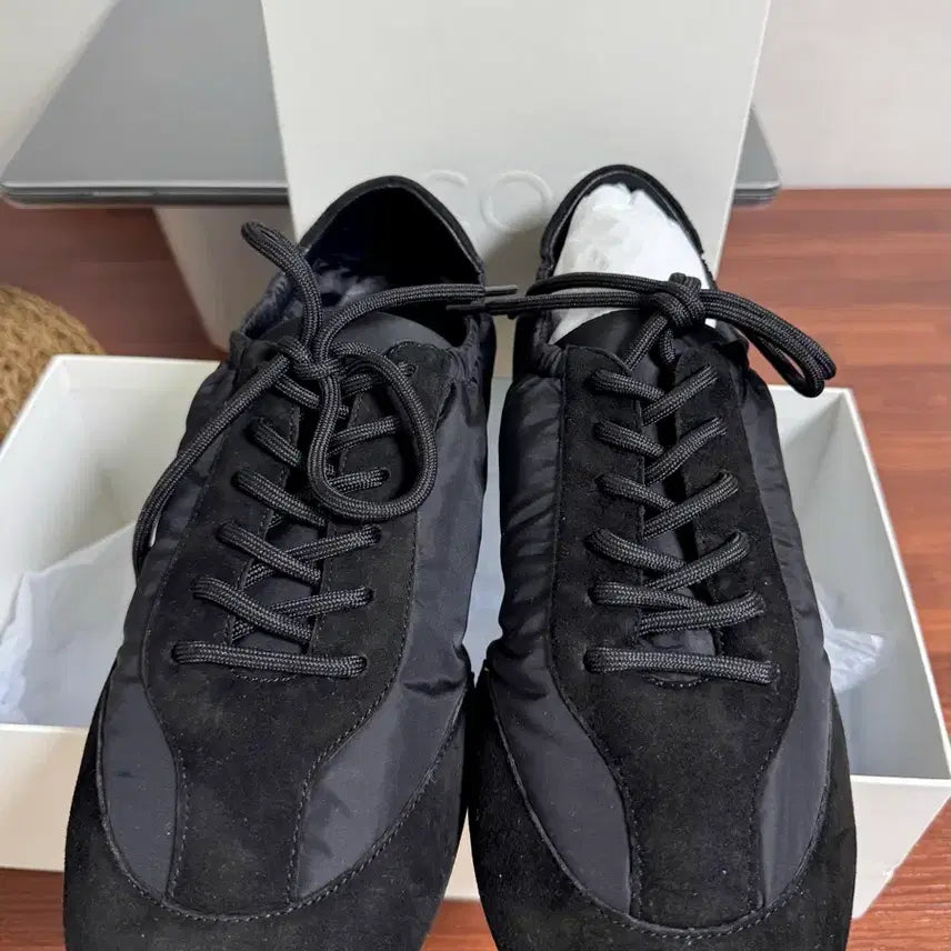 [BUNJANG] COS 26SS Suede Nylon Ballet Trainers EU42 Black / COS 코스 26SS 스웨이드 나일론 발레 트레이너 EU42 블랙