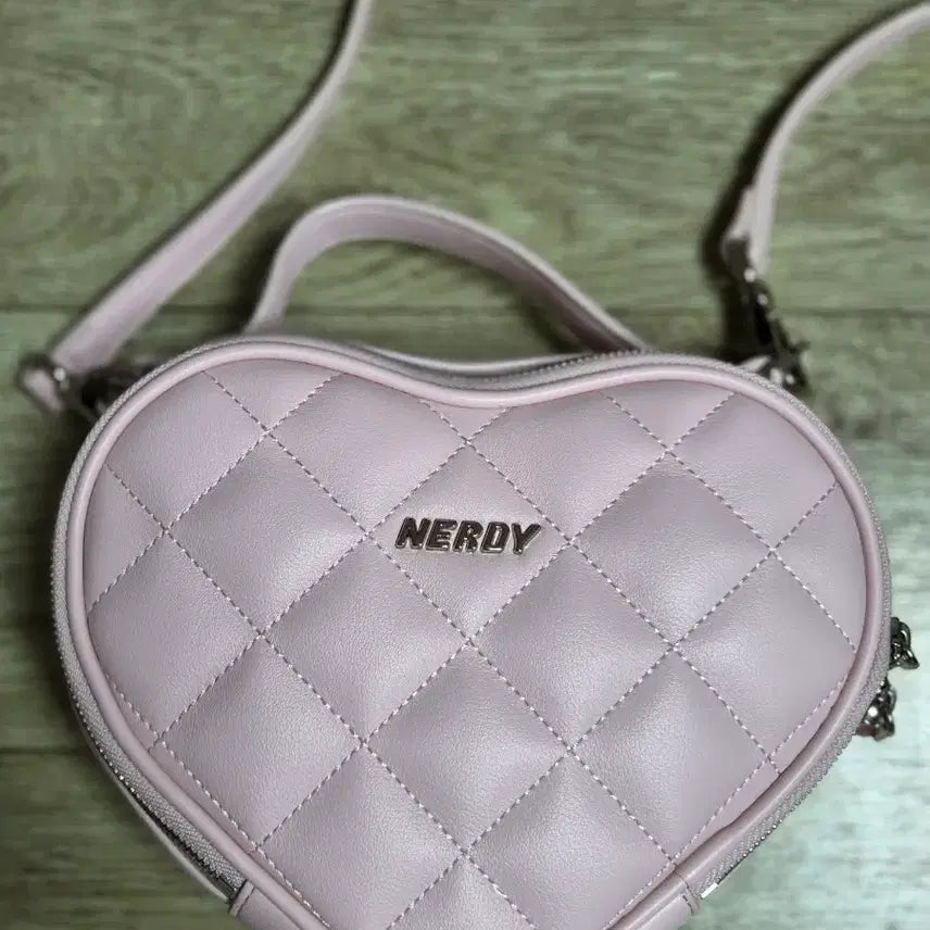 [BUNJANG] NERDY Heart Quilting Crossbody Bag (Pink) / (NERDY) 하트 퀼팅 크로스백 (핑크)