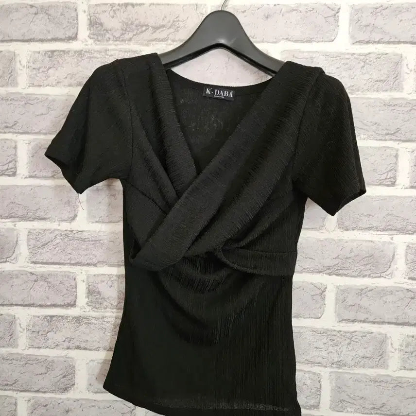 [BUNJANG] K-DABA Short Sleeve Cross Wrap Blouse / K-DABA 반팔 크로스 랩 블라우스/알뜰한여우