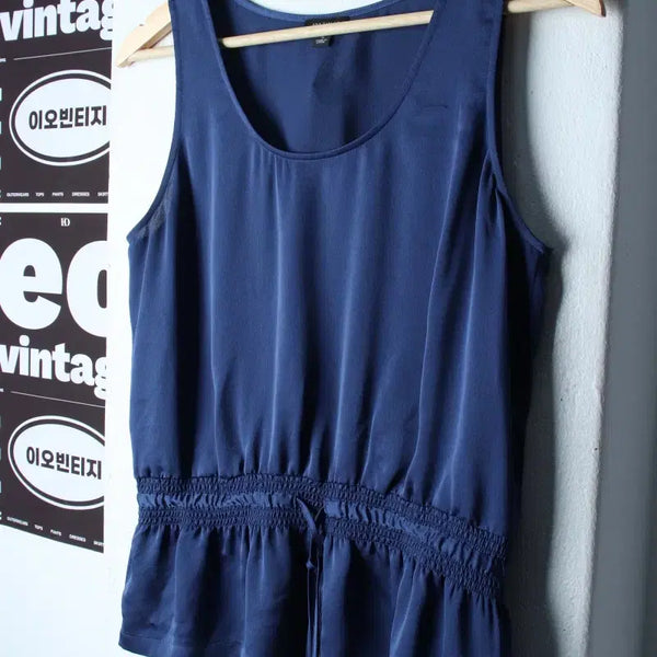 [BUNJANG] And Taylor Satin Sleeveless Blouse T-Shirt Navy / W(S) 앤테일러 반팔 티셔츠 민소매 블라우스 새틴 네이비-H34464