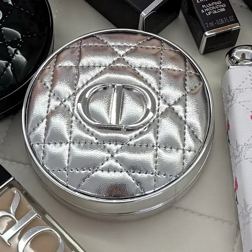 [BUNJANG] Dior Forever Cushion Case Silver / 디올 포에버 쿠션 케이스 실버