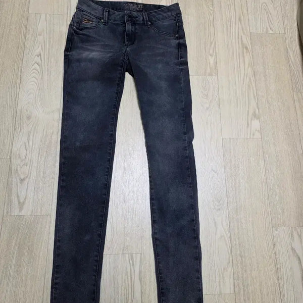 [BUNJANG] Guess Black Washed Skinny Jeans Slim Fit Size 24 / (새상품)게스 스키니 청바지 흑청 슬림핏 24