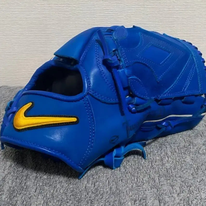 [BUNJANG] Nike Softball Pitcher Glove Hisashi Iwakuma Limited Edition / 나이키 소포트볼 투수 글러브