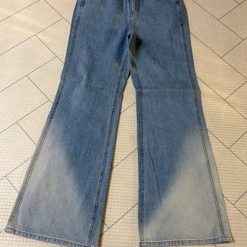[BUNJANG] Waviness Slop Flare Denim Pants Size 1 / 웨이비니스 슬로프 플레어 데님 1사이즈