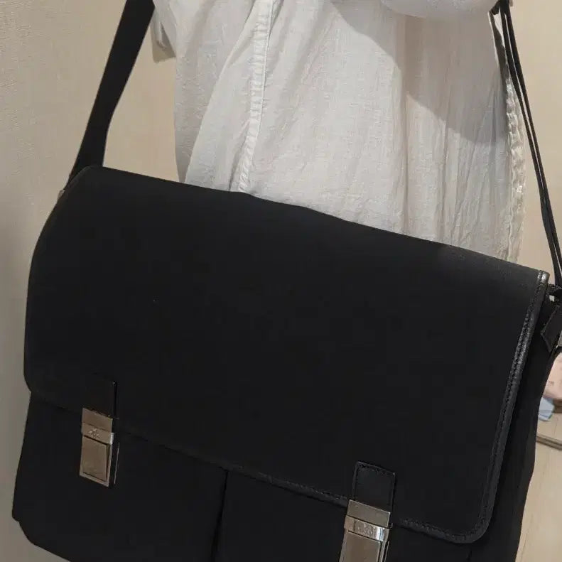 [BUNJANG] Gucci GG Canvas Messenger Bag Crossbody Black / 구찌 GG 캔버스 메신저백 크로스백 블랙 정품