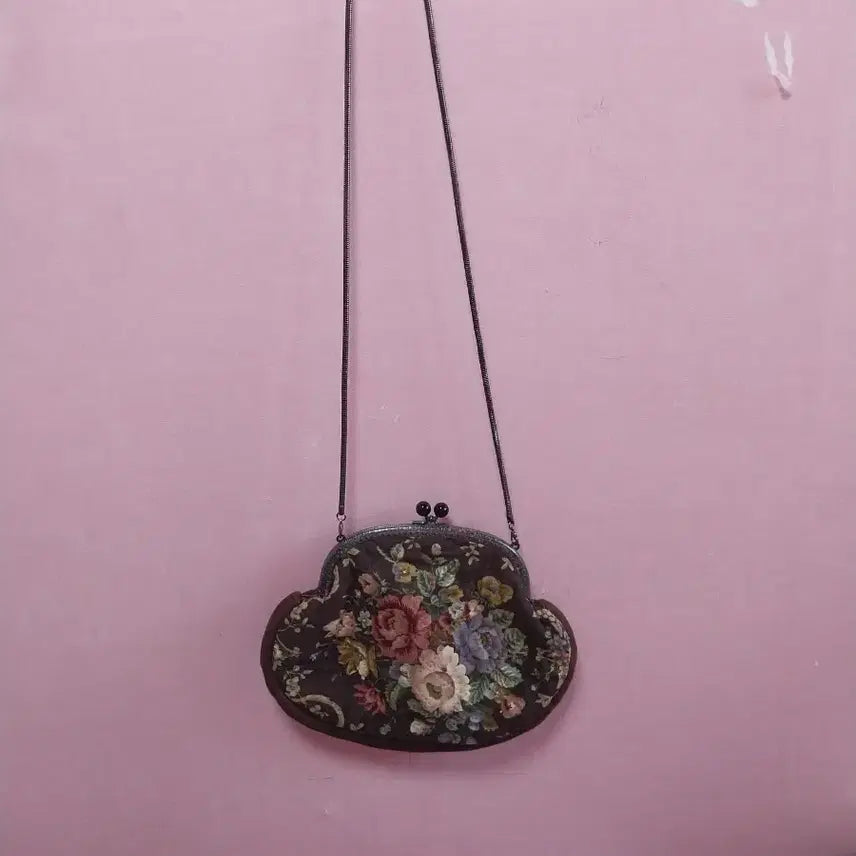 [BUNJANG] Embroidered Floral Shoulder Bag / 자수 꽃 무늬 숄더백