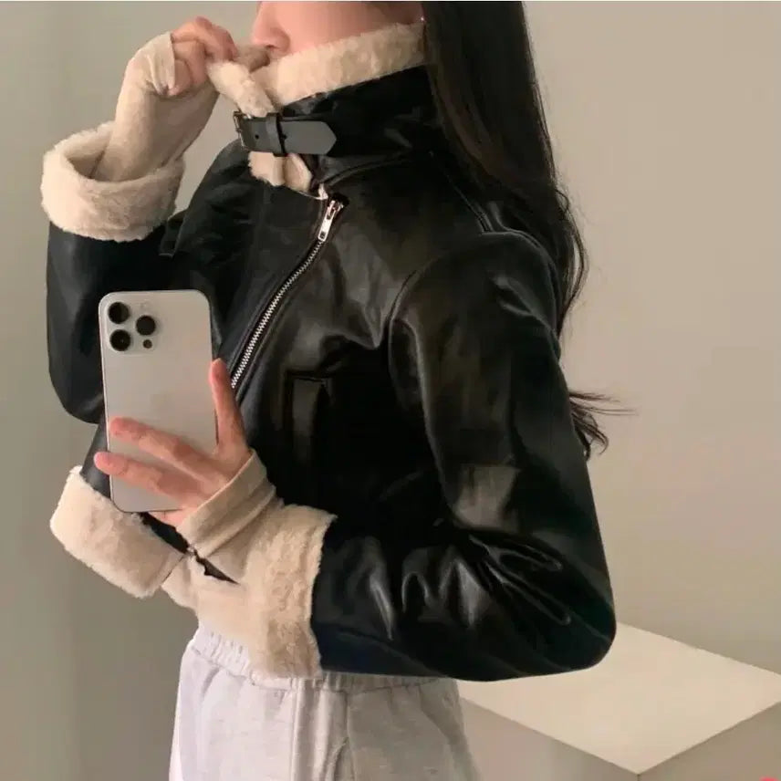 [BUNJANG] Black Faux Fur Colorblock Cropped Rider Jacket / 블랙 양털 밍크퍼 크롭 배색 라이더 자켓 무스탕