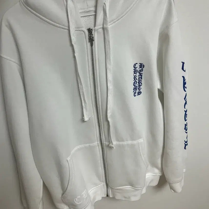 [BUNJANG] Chrome Hearts Vertical Logo Hoodie White Blue Script / 크롬하츠 버티컬 로고 후드집업 화이트 블루 스크립트