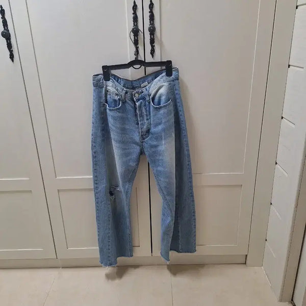 [BUNJANG] Vintage Light Wash Distressed Denim Jeans / 청바지