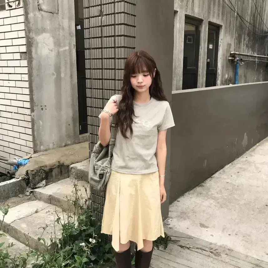 [BUNJANG] Sizzle Khaki Floral Patch Short Sleeve T-Shirt / 연카키 꽃 패치 반팔 티셔츠 시즐 마지