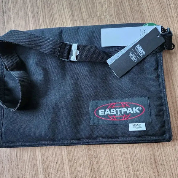 [BUNJANG] Eastpak x MM6 Maison Margiela Collaboration Crossbody Bag Black / 이스트팩 마르지엘라 MM6 콜라보 크로스백 블랙