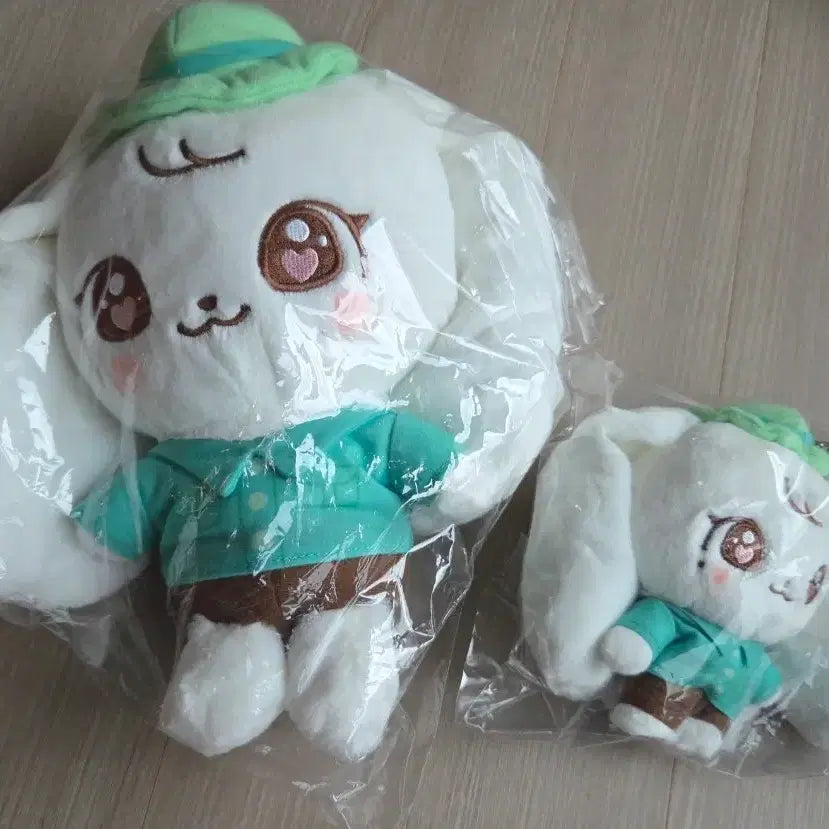 [BUNJANG] IVE Everland Mini-Brr Cherry Cast Plush & Keychain Bundle Set / 일괄)아이브 에버랜드 미니브 체리 캐스트 플러시,키링 팝니다
